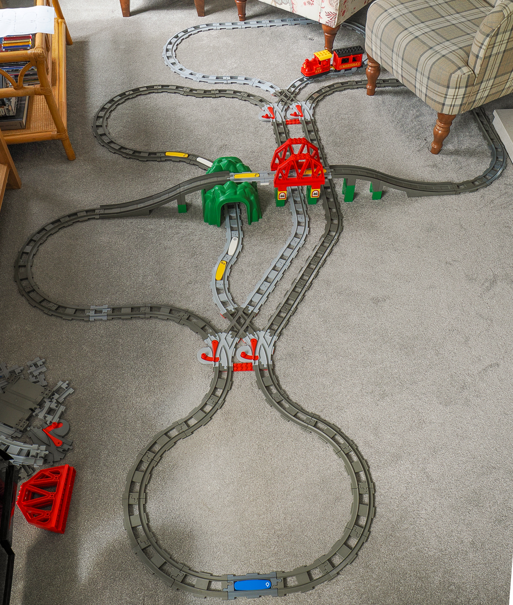 Duplo best sale train layouts